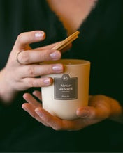 Carica l'immagine nel visualizzatore di Gallery, Candela Sieste au soleil - Candle