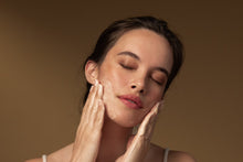 Carica l'immagine nel visualizzatore di Gallery, Juliet Anti-Blemish Gel Cleanser 200ml