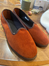 Carica l'immagine nel visualizzatore di Gallery, Friulane velluto liscio castagna