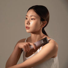 Carica l'immagine nel visualizzatore di Gallery, Black Rice Moisture 5.5 Soft Cleansing Gel 100ml