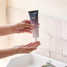 Carica l'immagine nel visualizzatore di Gallery, Black Rice Moisture 5.5 Soft Cleansing Gel 100ml