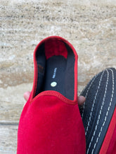 Carica l'immagine nel visualizzatore di Gallery, Friulane Velluto liscio Rosse