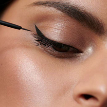 Carica l'immagine nel visualizzatore di Gallery, Liquid Eyeliner Black