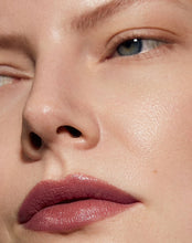 Carica l'immagine nel visualizzatore di Gallery, DAZZLE NIGHTS Satin Shine Lipstick 503 CHARISMA