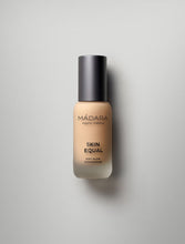 Carica l'immagine nel visualizzatore di Gallery, Soft Glow Foundation SPF15