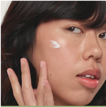 Carica l'immagine nel visualizzatore di Gallery, SIERO VISO SCHIARENTE ANTI-MACCHIA AI POLIFENOLI DEL TÈ VERDE 30ml