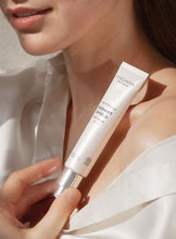 Carica l'immagine nel visualizzatore di Gallery, Time Miracle Radiant Shield Day Cream SPF15 40ml