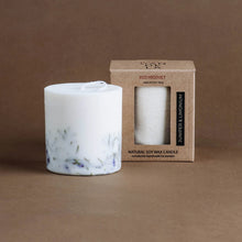 Carica l'immagine nel visualizzatore di Gallery, CANDELA AL GINEPRO E LIMONIO 515ml