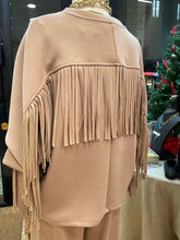 Carica l'immagine nel visualizzatore di Gallery, Felpa beige con frange
