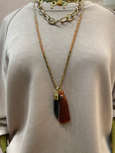 Carica l'immagine nel visualizzatore di Gallery, Collana lunga Nappa e Corno
