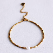 Carica l'immagine nel visualizzatore di Gallery, Bracciale Luce oro e perla
