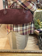 Carica l'immagine nel visualizzatore di Gallery, Borsa Camoscio Bordeaux
