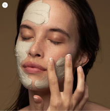 Carica l&#39;immagine nel visualizzatore di Gallery, Halo Skin-Brightening Facial Mud Mask
