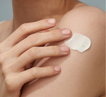 Carica l&#39;immagine nel visualizzatore di Gallery, BLACK RICE MOISTURE AIRYFIT DAILY SUNSCREEN SPF50+ PA++++
