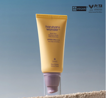 Carica l&#39;immagine nel visualizzatore di Gallery, BLACK RICE MOISTURE AIRYFIT DAILY SUNSCREEN SPF50+ PA++++
