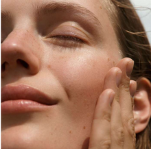Carica l'immagine nel visualizzatore di Gallery, Crema alla rosa light 30ml
