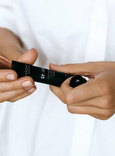 Carica l&#39;immagine nel visualizzatore di Gallery, SMART ANTIOXIDANTS Anti-Fatigue Eye Rescue Cream
