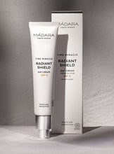 Carica l&#39;immagine nel visualizzatore di Gallery, Time Miracle Radiant Shield Day Cream SPF15 40ml
